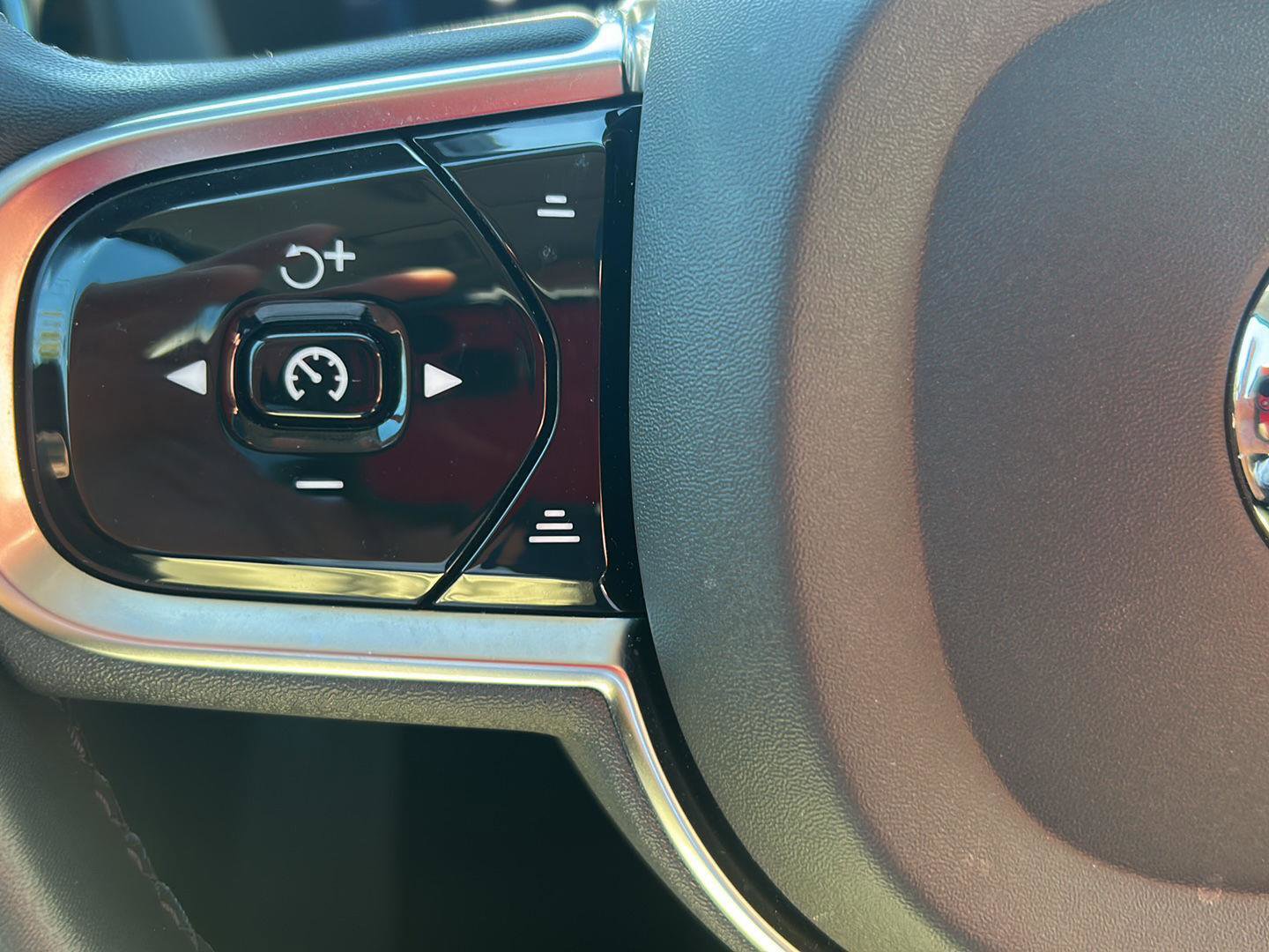 Used 2024 Volvo XC60 B5 Plus w/ Climate Package image 15