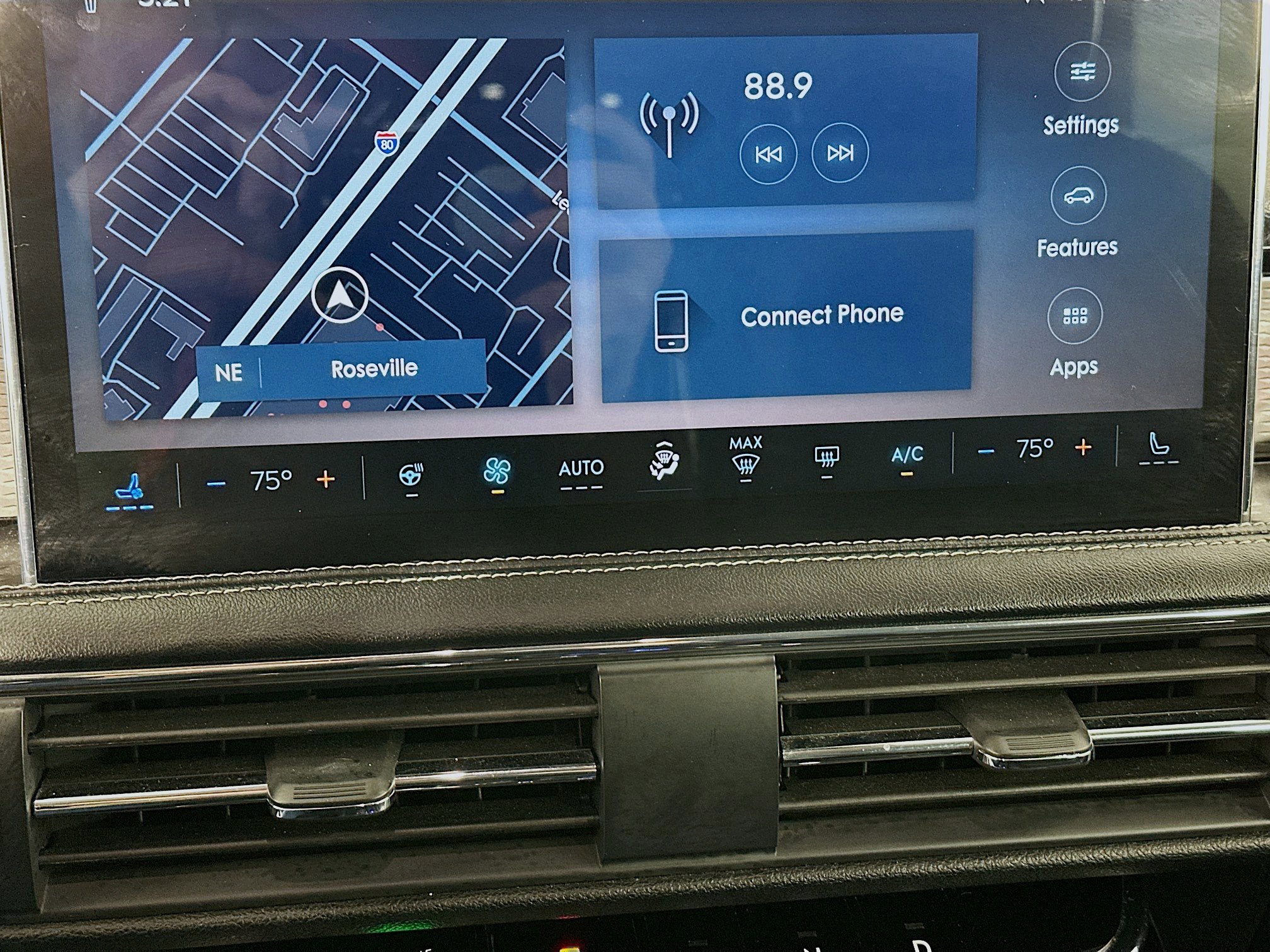 Used 2024 Lincoln Corsair Reserve w/ Equipment Group 201A image 24