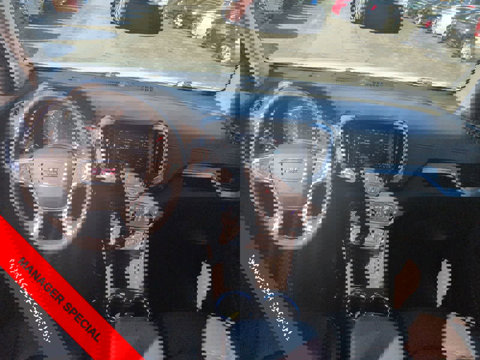 Used 2023 GMC Terrain SLT image 13