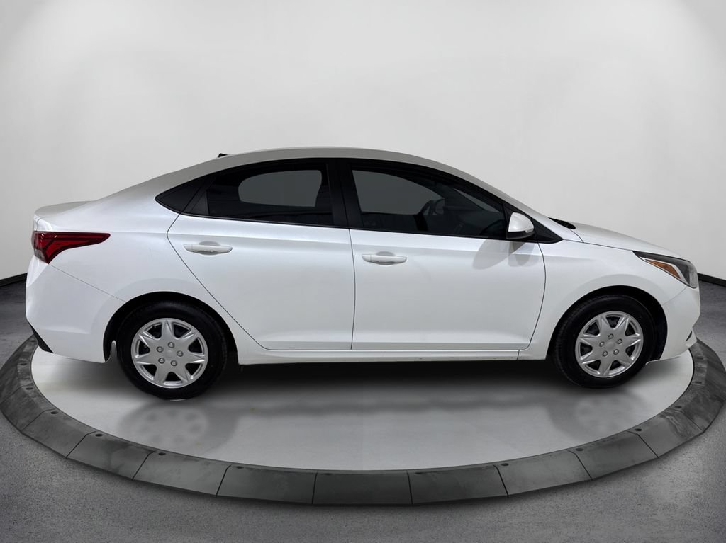 Used 2022 Hyundai Accent SE FWD image 4