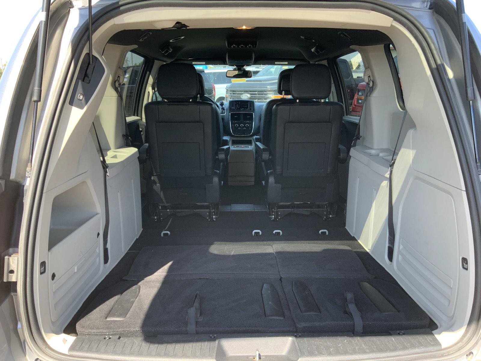 Used 2019 Dodge Grand Caravan SXT FWD image 11