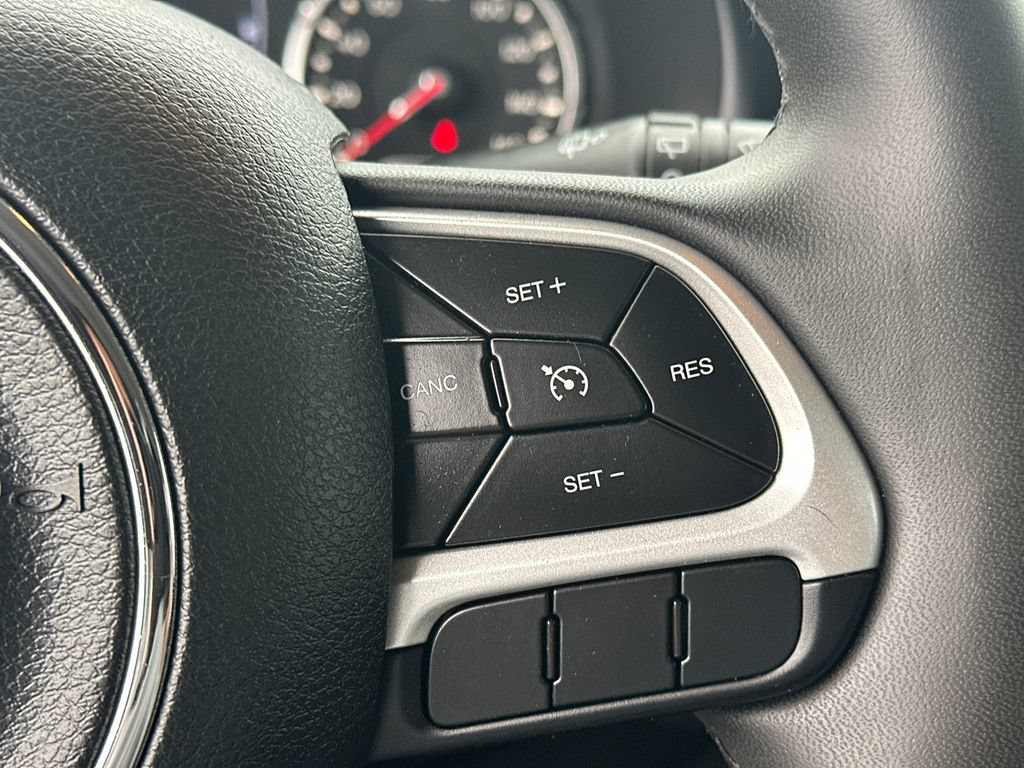 Used 2019 Jeep Renegade Latitude w/ Popular Equipment Group FWD image 25