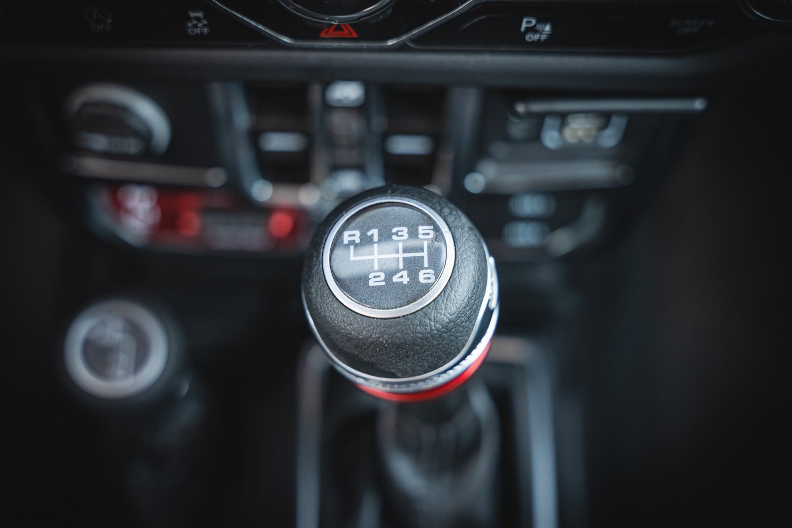 Used 2024 Jeep Wrangler Unlimited Rubicon w/ Technology Group image 33