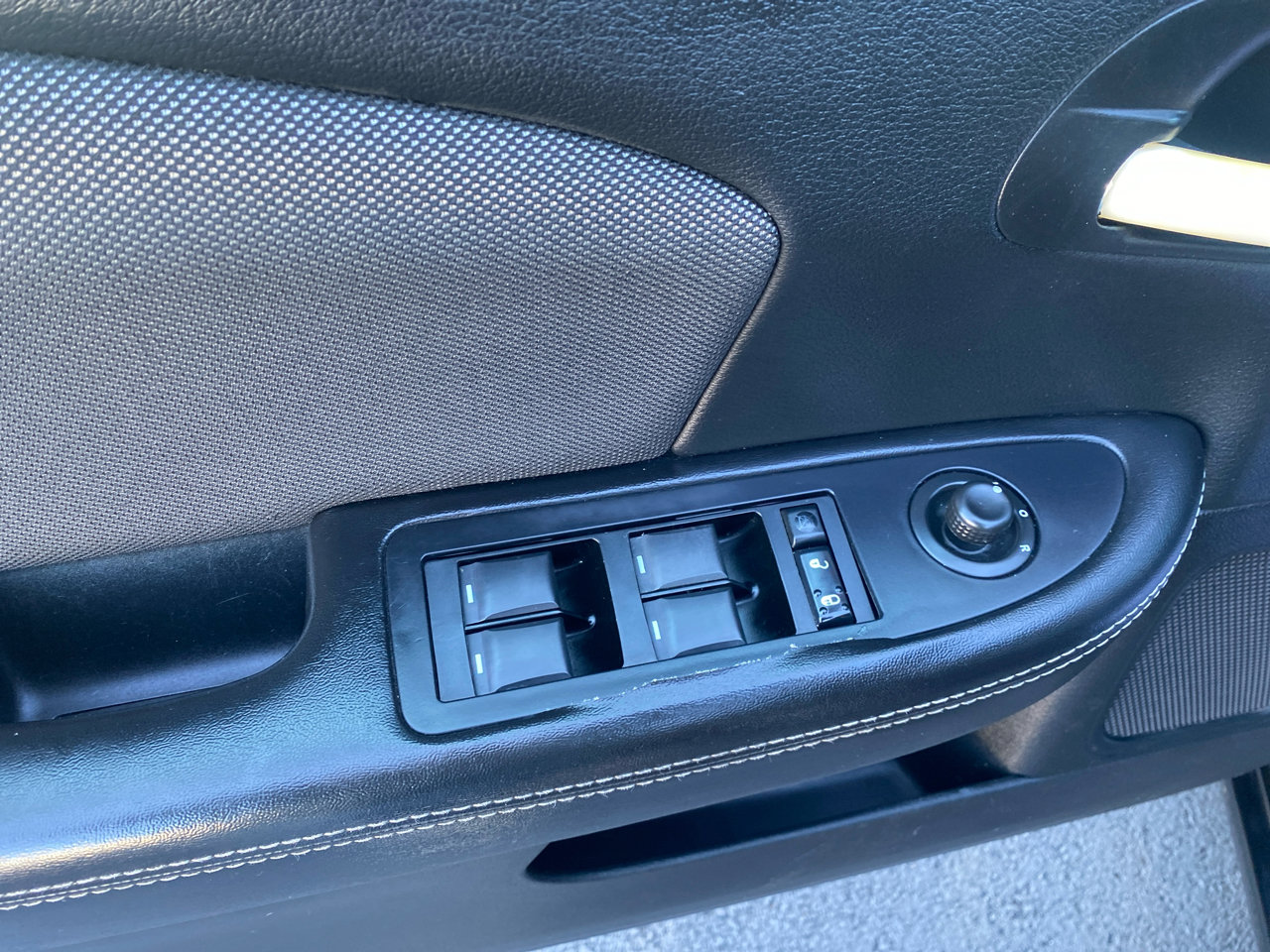 Used 2013 Dodge Avenger SE image 12