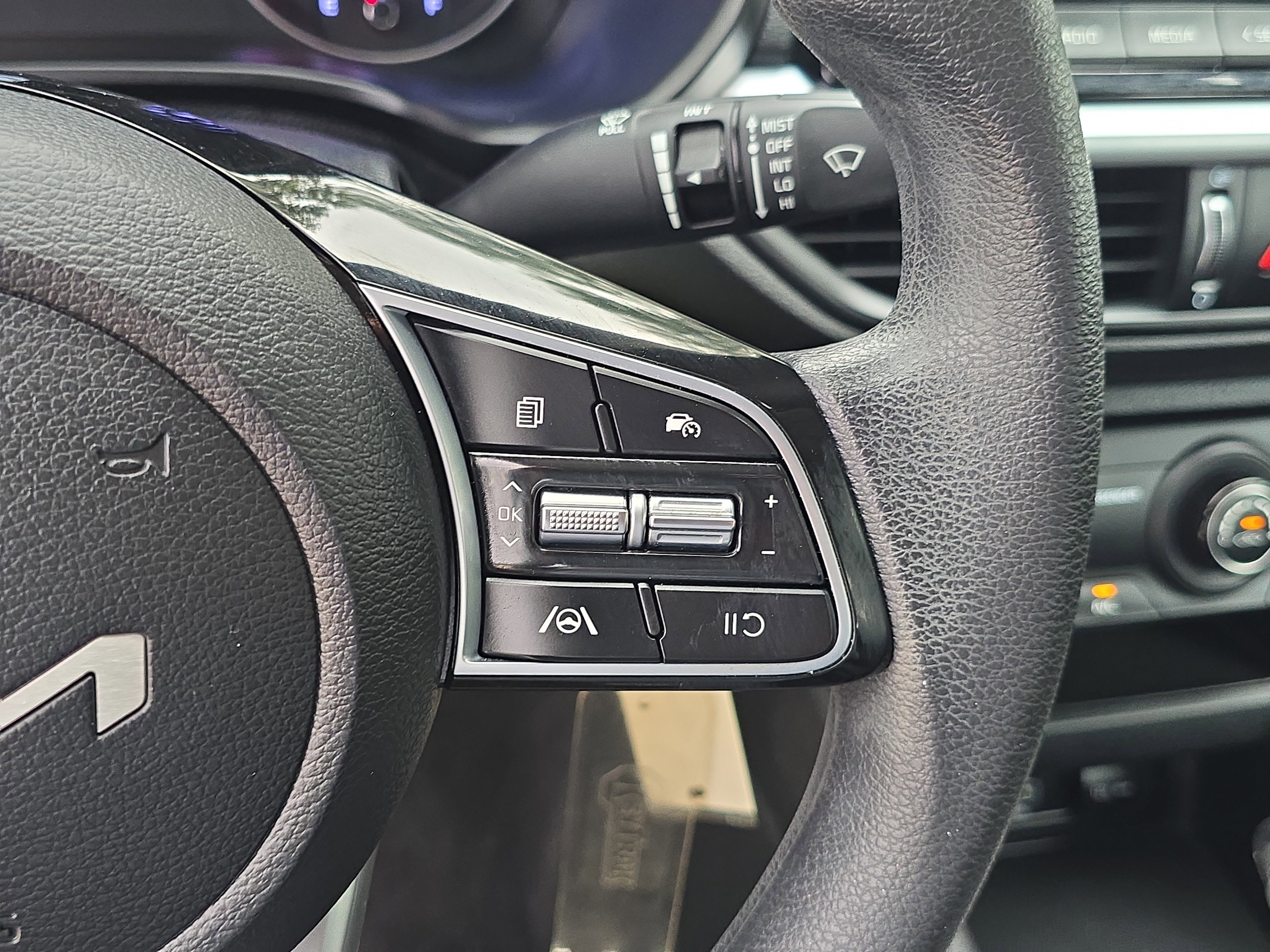 Certified 2023 Kia Forte LXS w/ LXS Technology Package FWD image 30
