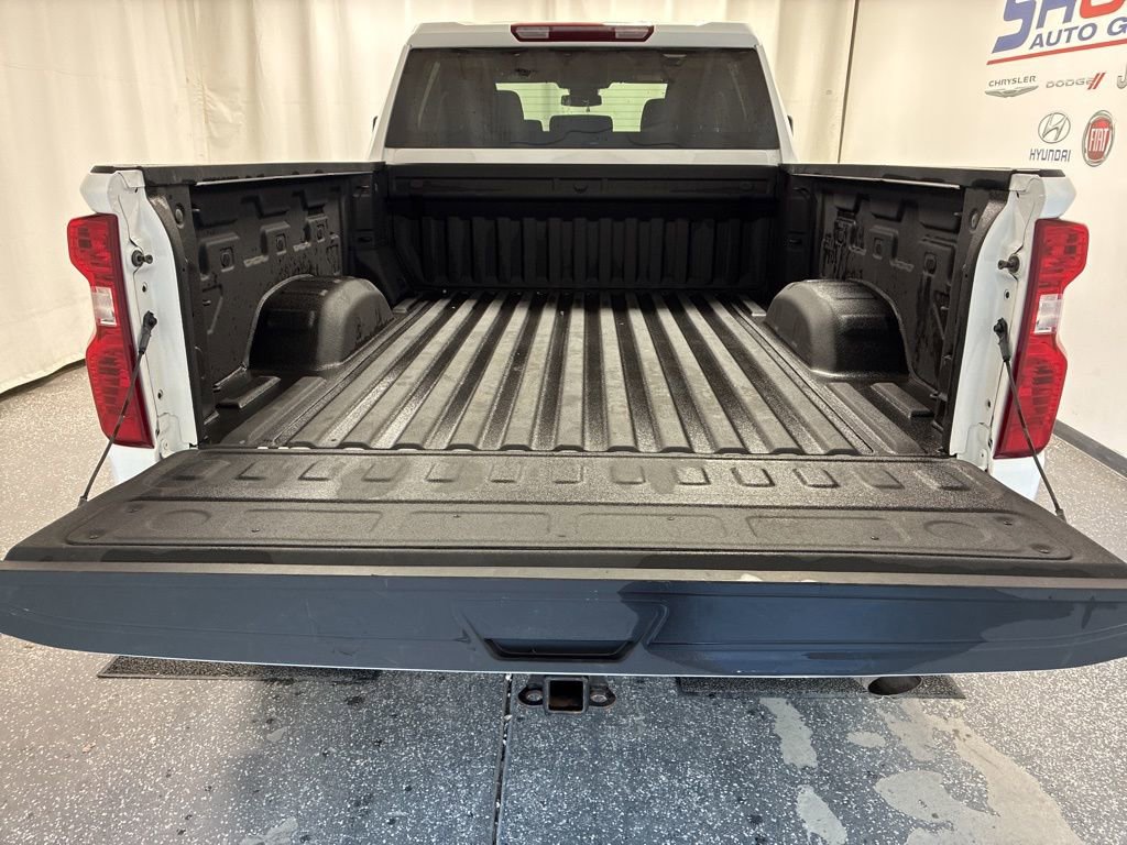 Used 2025 Chevrolet Silverado 2500 Custom w/ Custom Value Package image 7