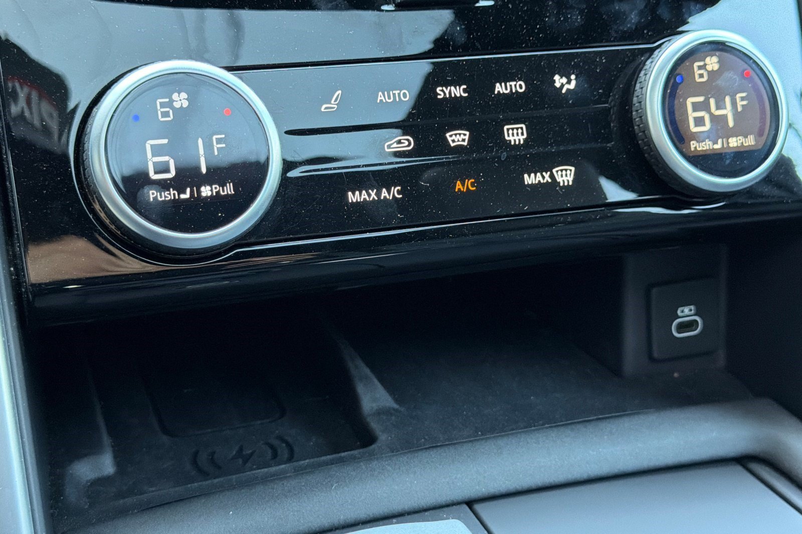 Certified 2025 Land Rover Discovery S AWD/4WD image 19