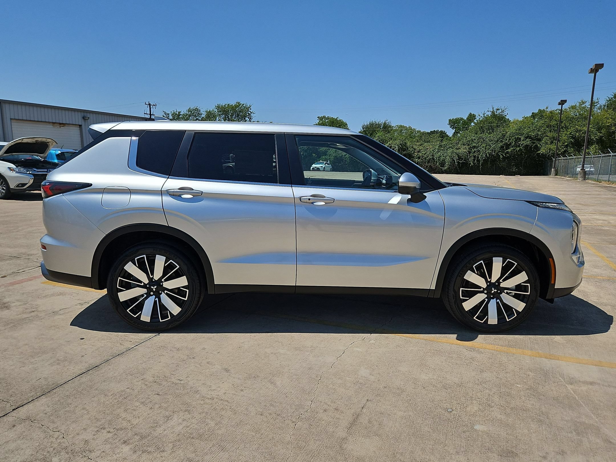 New 2026 Mitsubishi Outlander SE FWD image 6