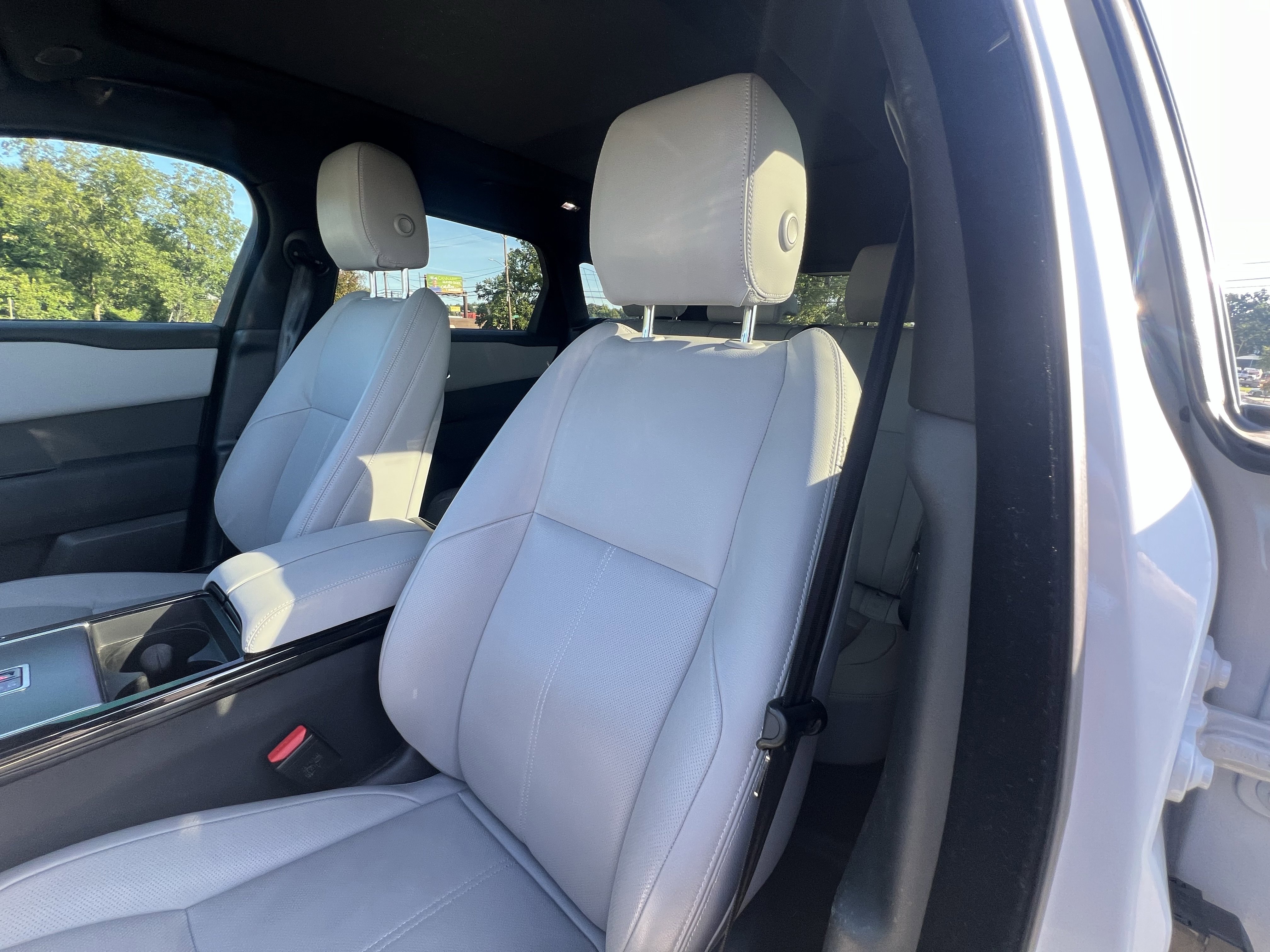 Used 2024 Land Rover Range Rover Velar Dynamic SE image 17