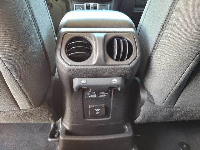Used 2024 Jeep Wrangler Unlimited Sahara AWD/4WD image 17