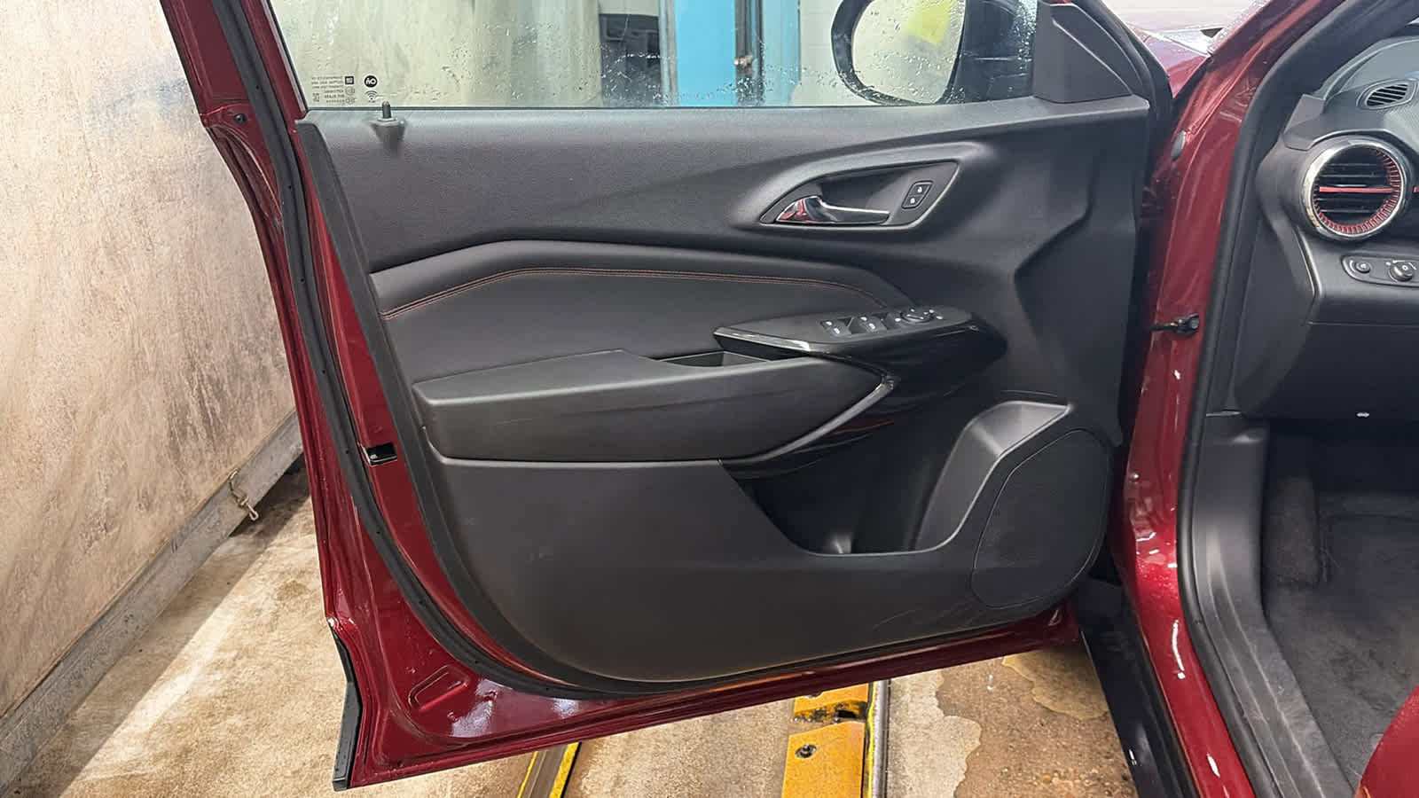 Certified 2024 Chevrolet Trax RS w/ Driver Confidence Package image 5