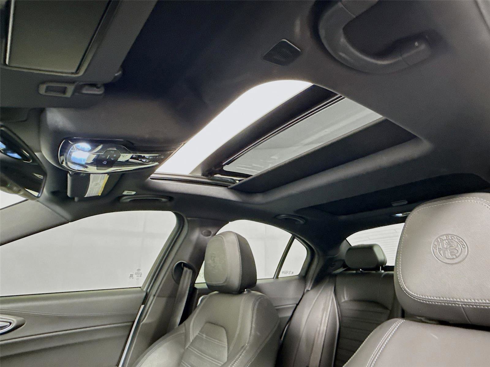 Used 2024 Alfa Romeo Giulia Veloce image 17