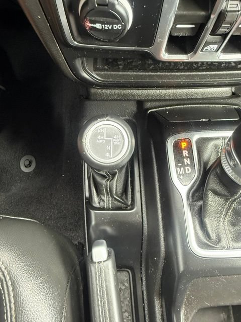 Used 2023 Jeep Wrangler Unlimited Sahara AWD/4WD image 11
