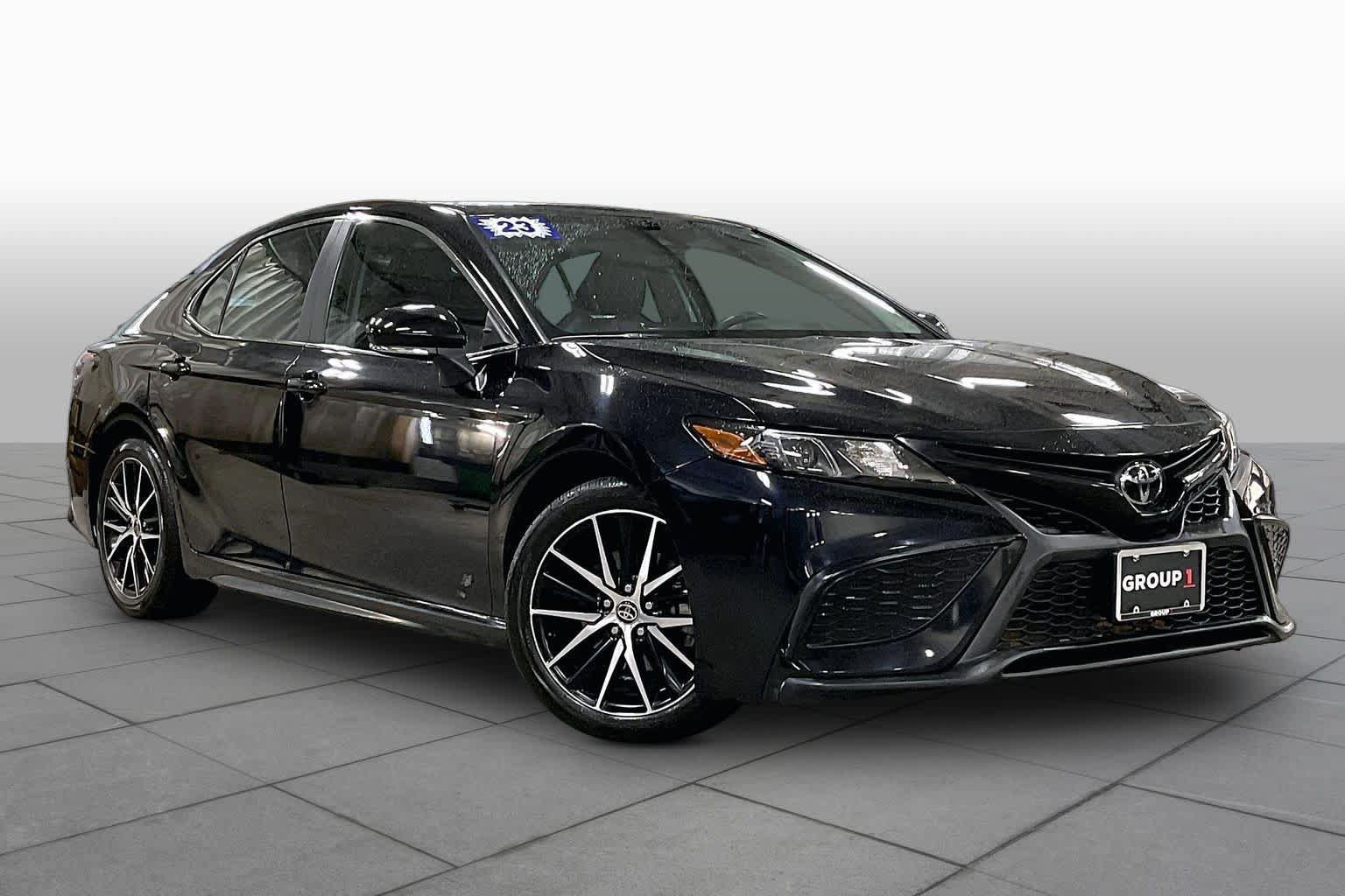 Used 2023 Toyota Camry SE w/ Cold Weather Package AWD/4WD image 3