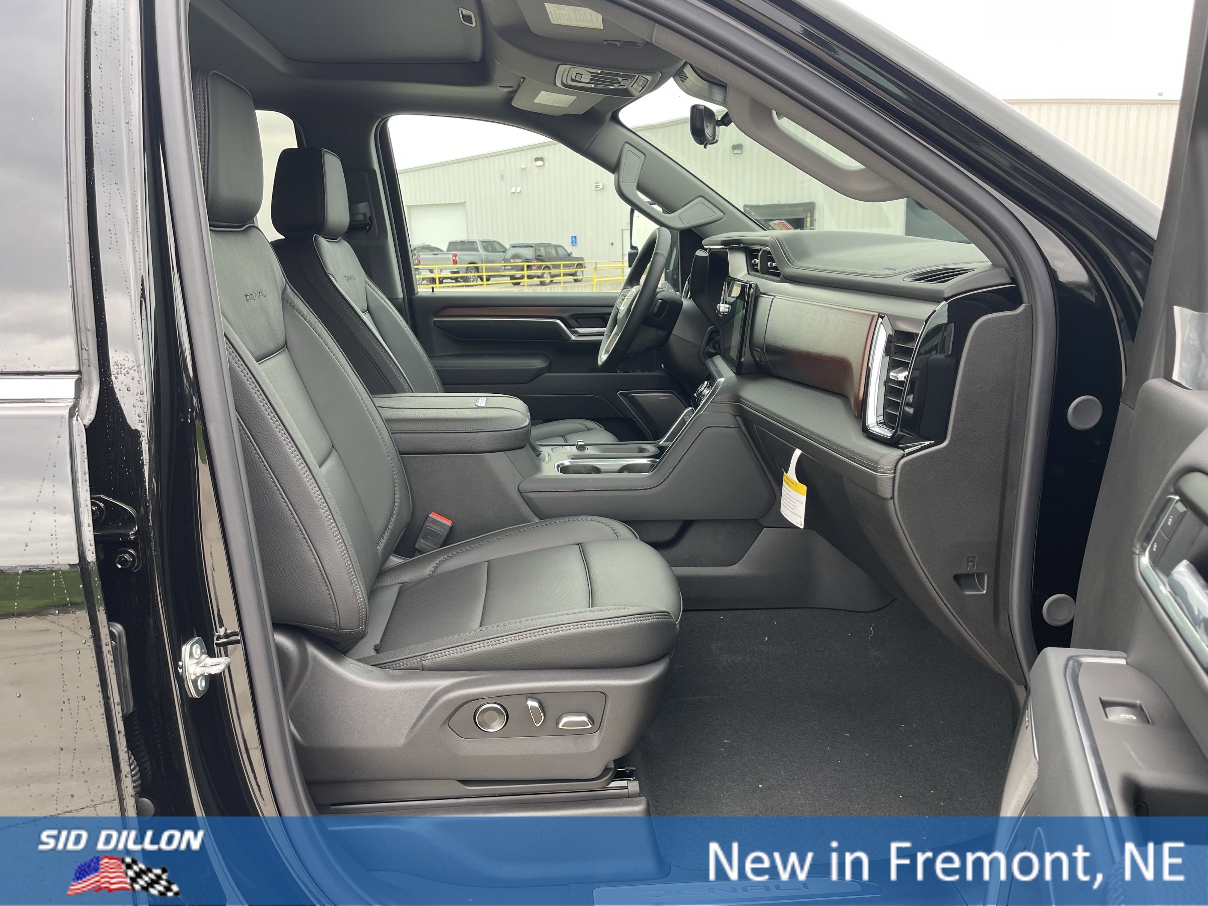 New 2025 GMC Sierra 2500 Denali w/ Denali Reserve Package image 11