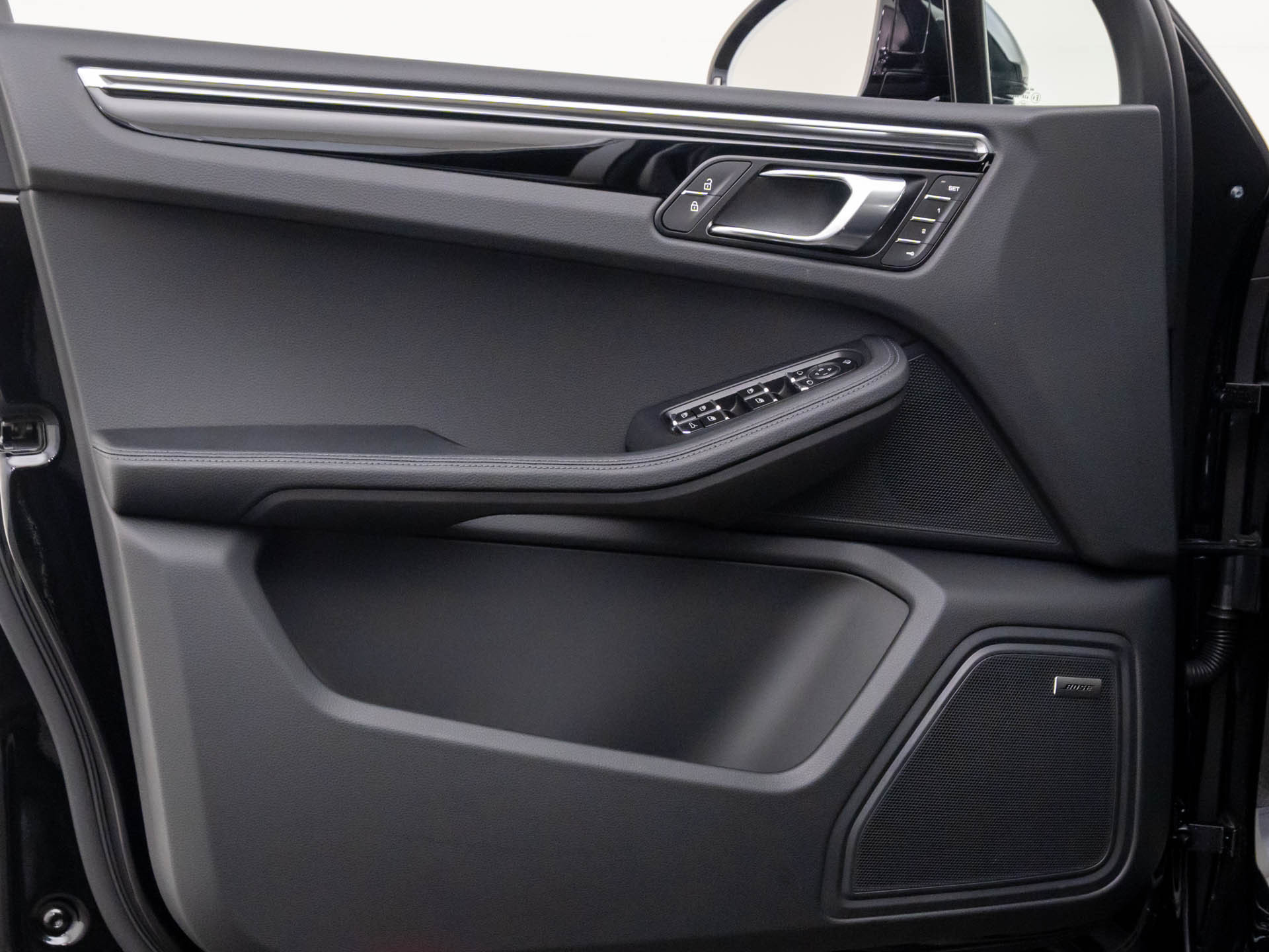 Certified 2026 Porsche Macan AWD/4WD image 14