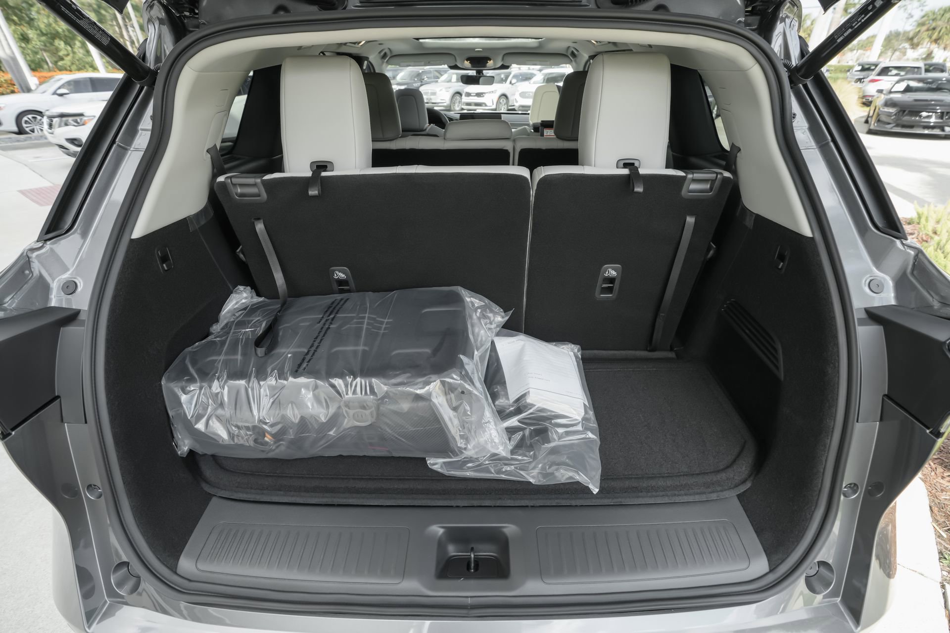 New 2026 INFINITI QX60 Luxe w/ Family Package image 31