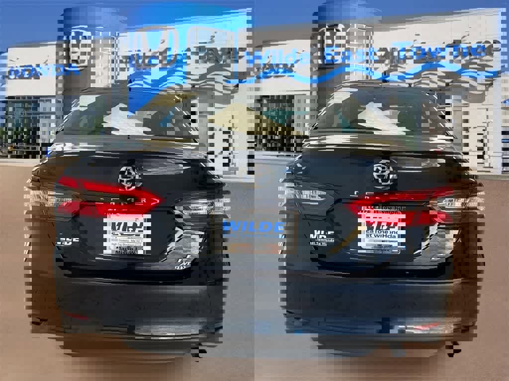 Used 2020 Toyota Camry LE image 7