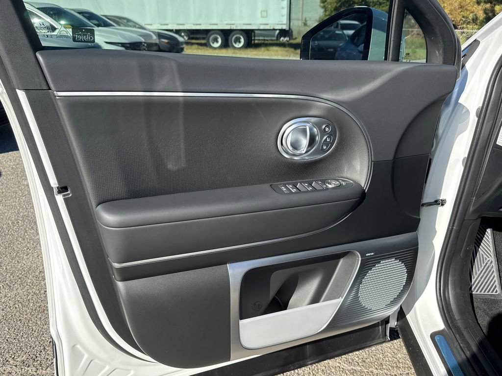New 2026 Hyundai Ioniq 9 Calligraphy image 10