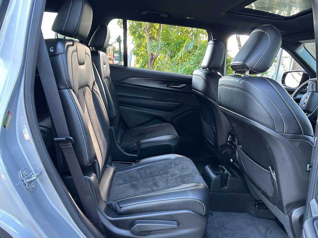 Used 2025 Jeep Grand Cherokee L Altitude RWD image 38