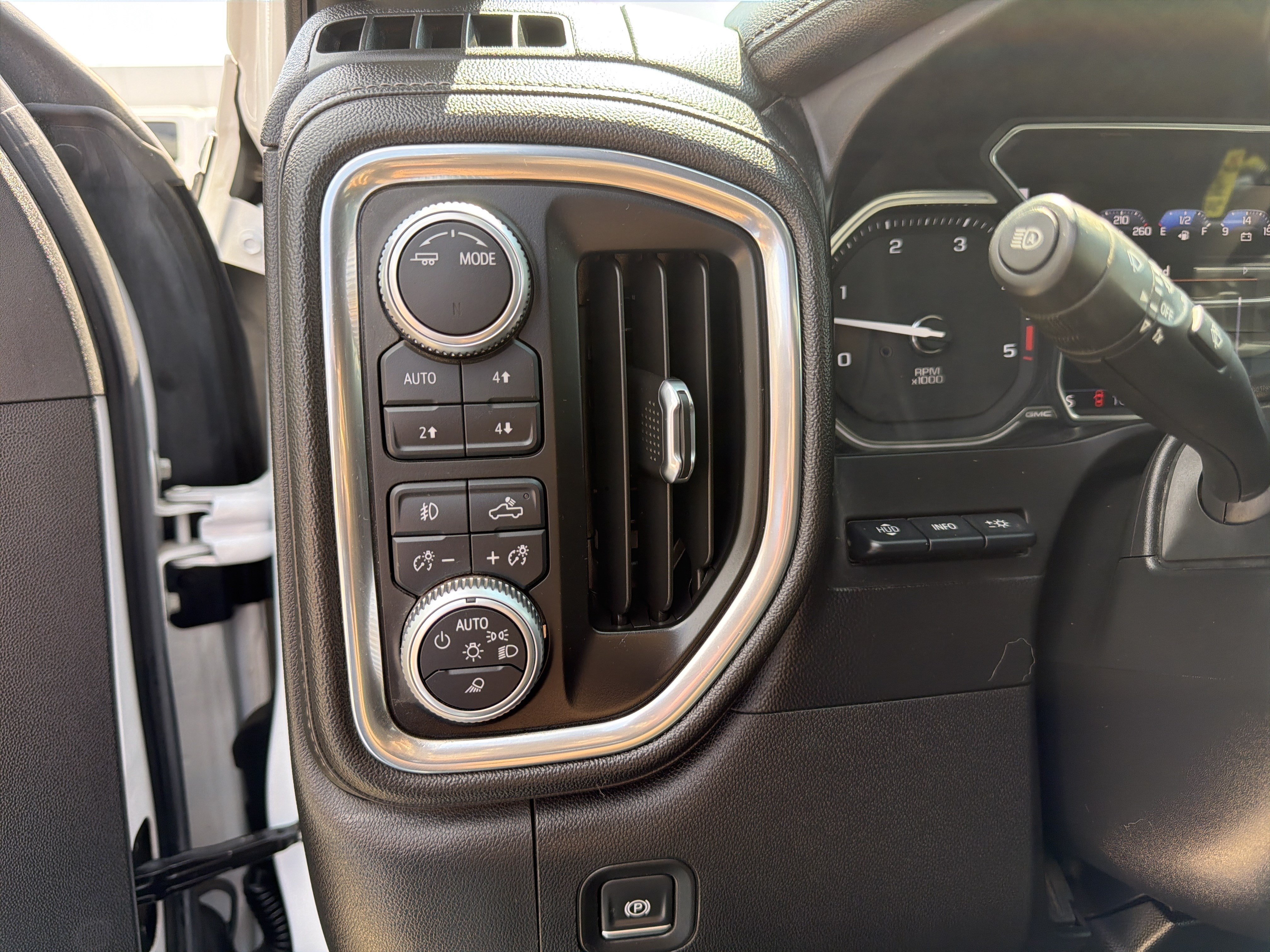 Used 2020 GMC Sierra 2500 Denali w/ Denali Ultimate Package AWD/4WD image 6