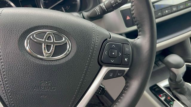 Used 2019 Toyota Highlander XLE AWD/4WD image 24