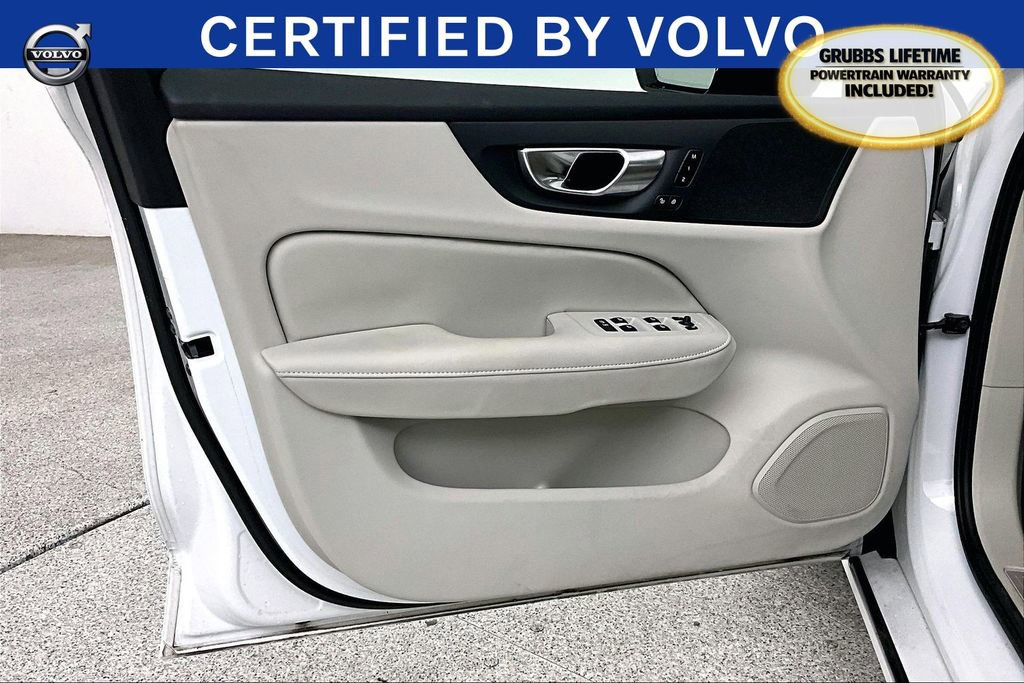 Used 2025 Volvo S60 T8 Plus image 23