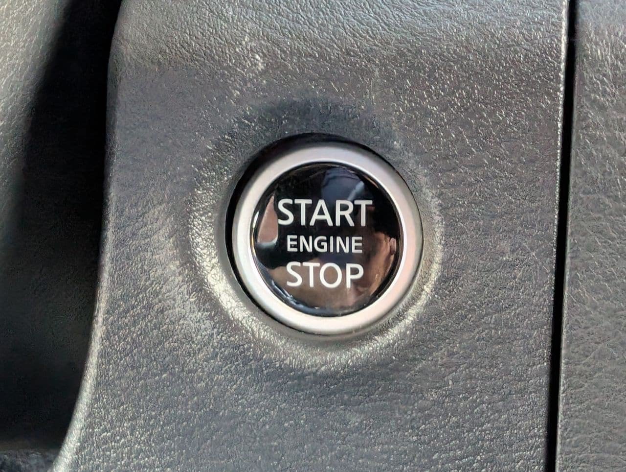 Certified 2025 Nissan Frontier SV RWD image 17