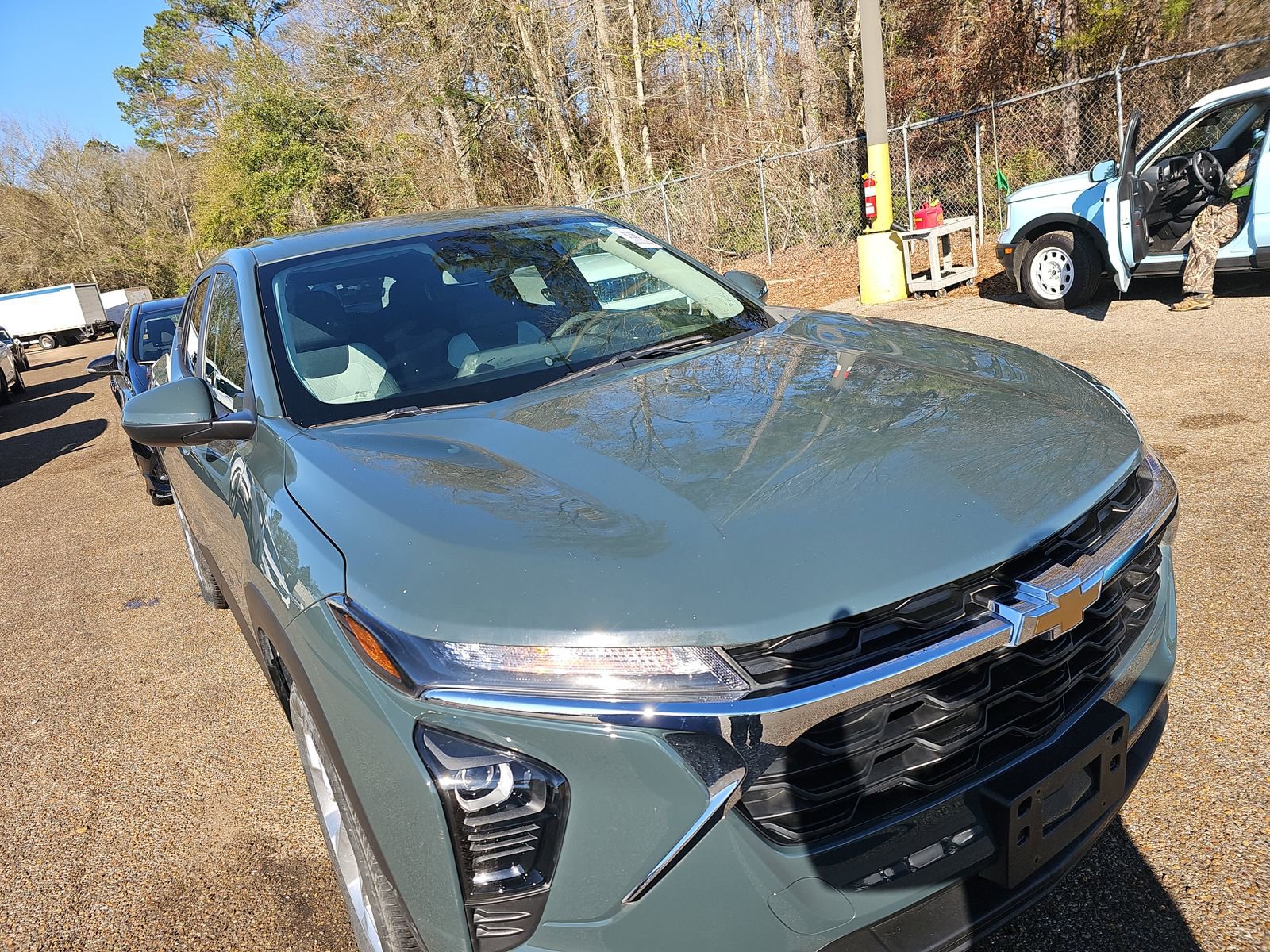 Used 2025 Chevrolet Trax LS w/ LS Convenience Package image 3