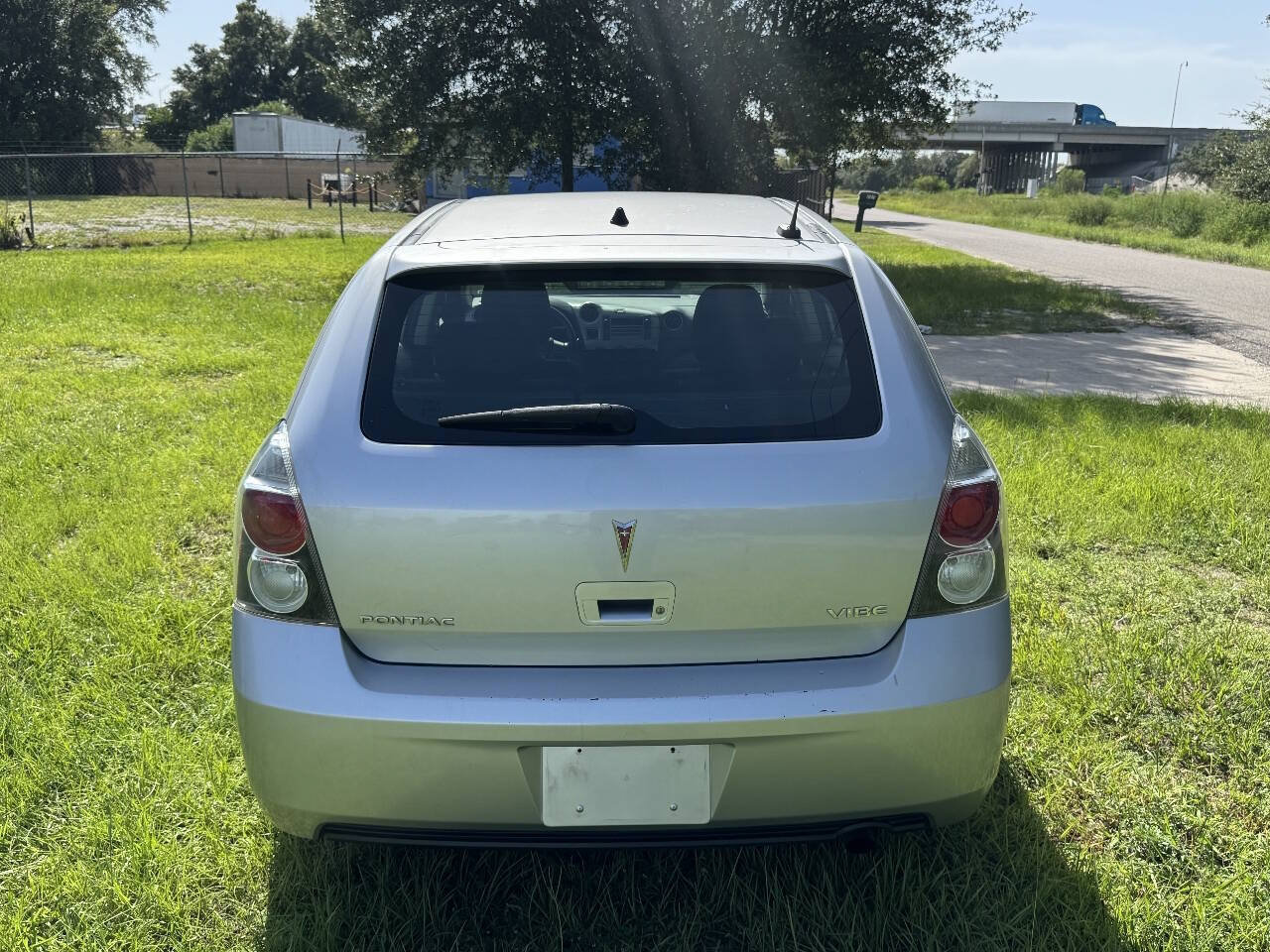 Used 2009 Pontiac Vibe w/ Preferred Package FWD image 7
