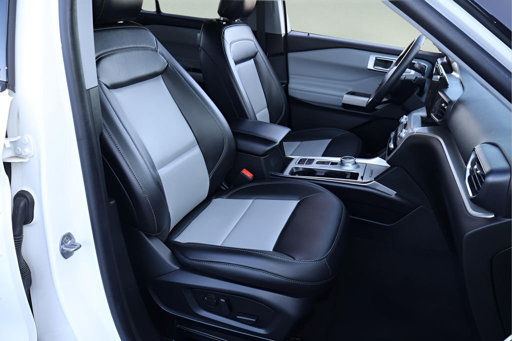 Used 2022 Ford Explorer XLT w/ Equipment Group 202A image 15