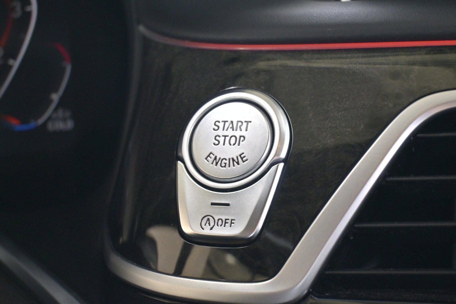 Used 2022 BMW 750i xDrive w/ Executive Package image 25