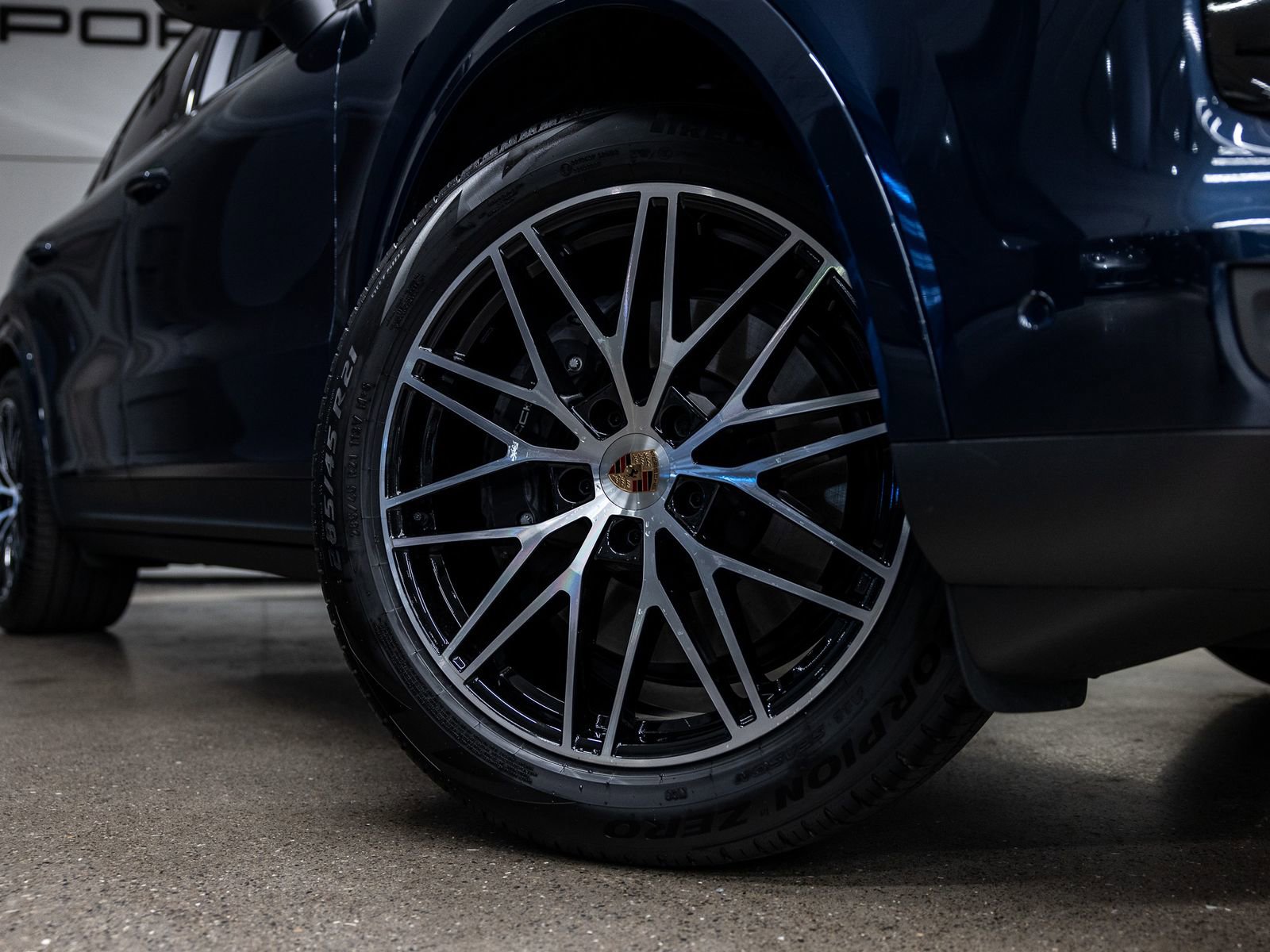Certified 2025 Porsche Cayenne Coupe image 18