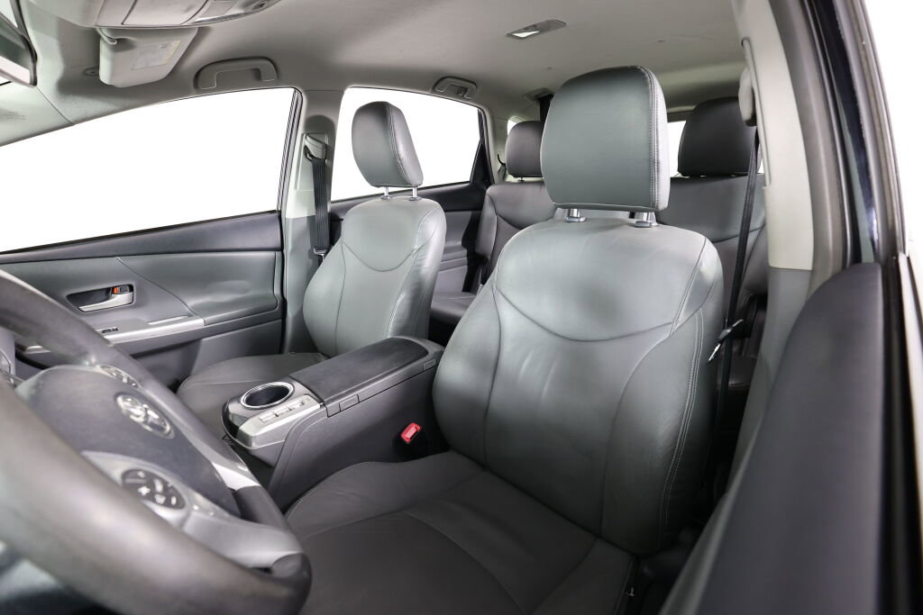 Used 2014 Toyota Prius V Two image 35