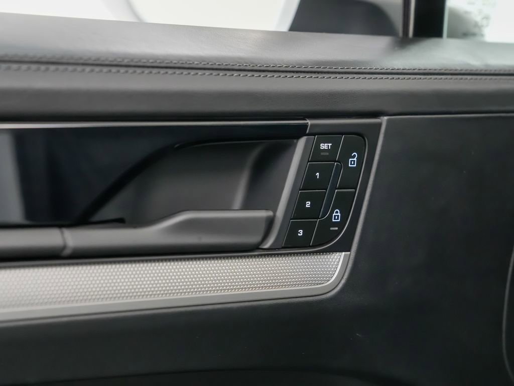 Certified 2025 Porsche Cayenne S image 22