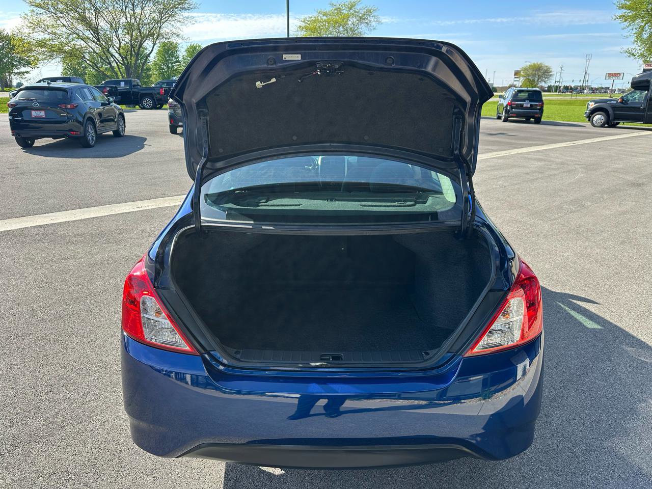 Used 2019 Nissan Versa SV FWD image 17