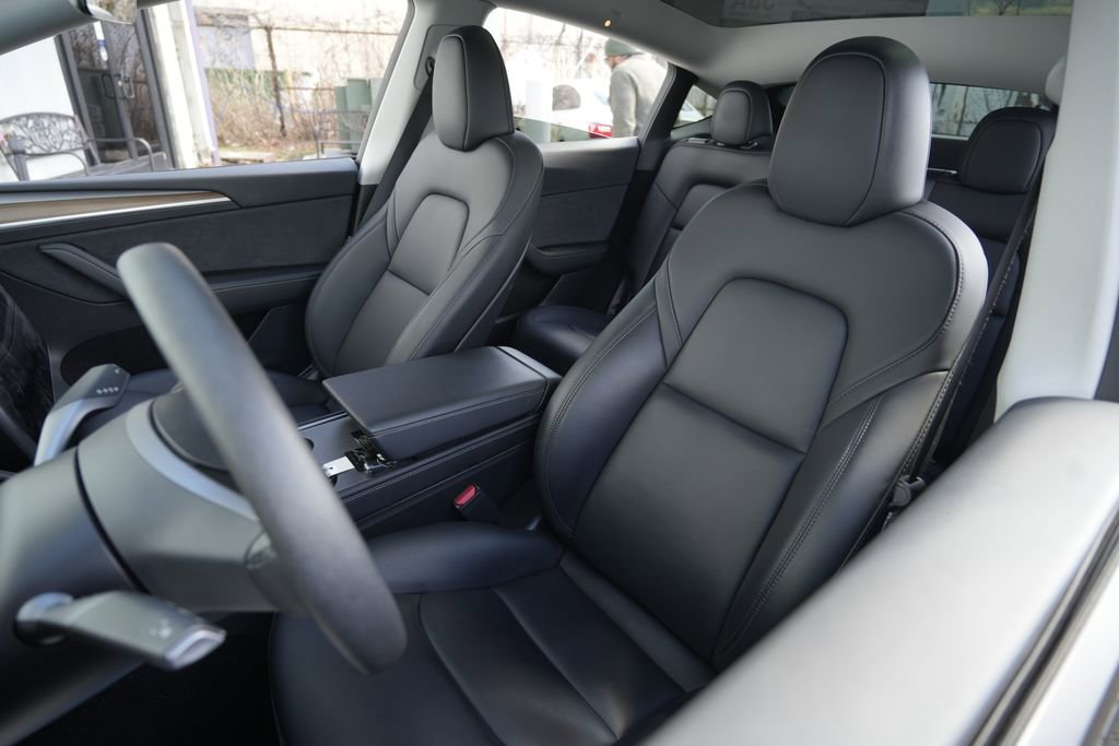 Used 2023 Tesla Model Y Long Range image 16