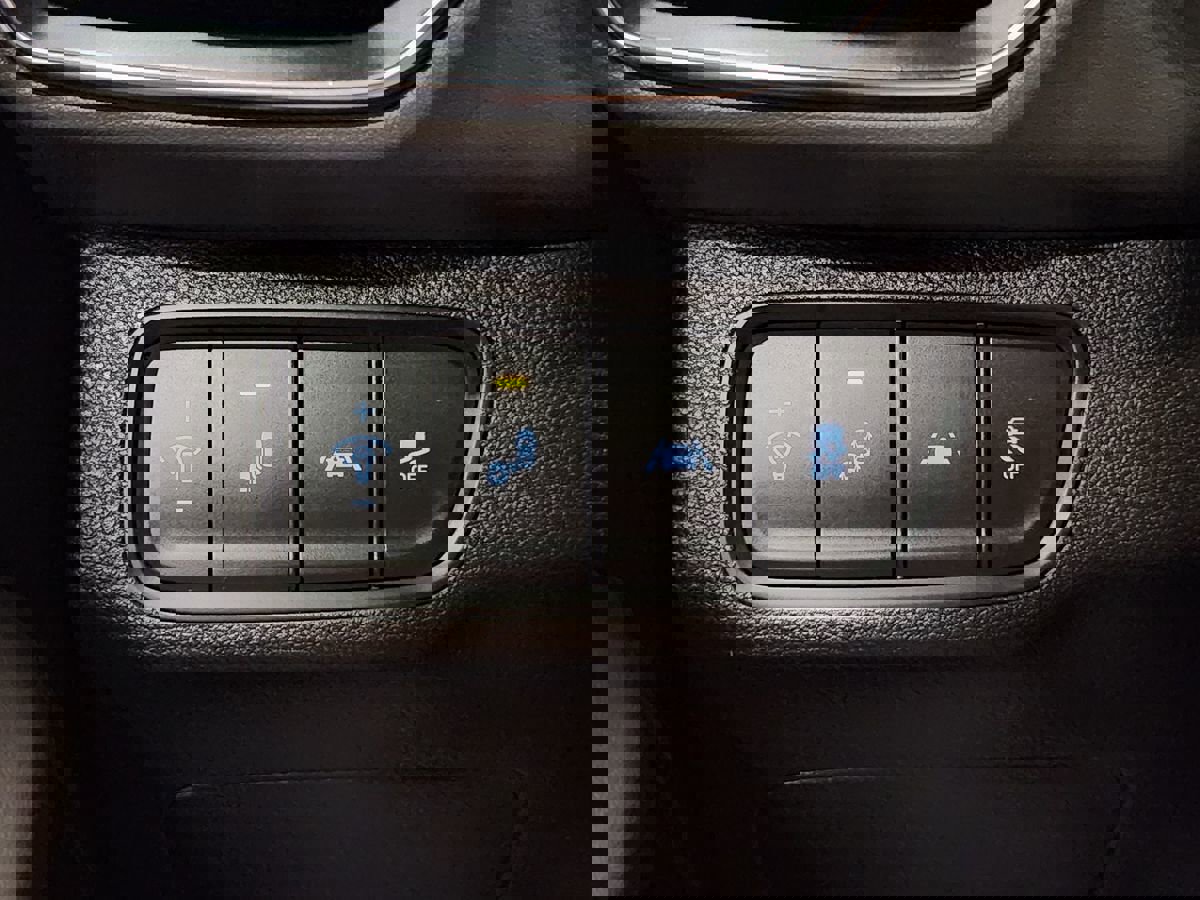 Used 2019 Hyundai Santa Fe SE image 40