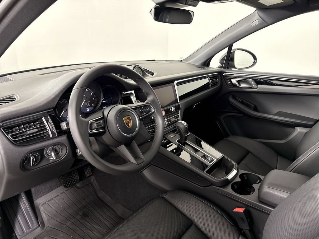 New 2026 Porsche Macan AWD/4WD image 4