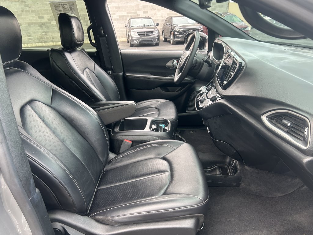 Used 2025 Chrysler Pacifica Select FWD image 37
