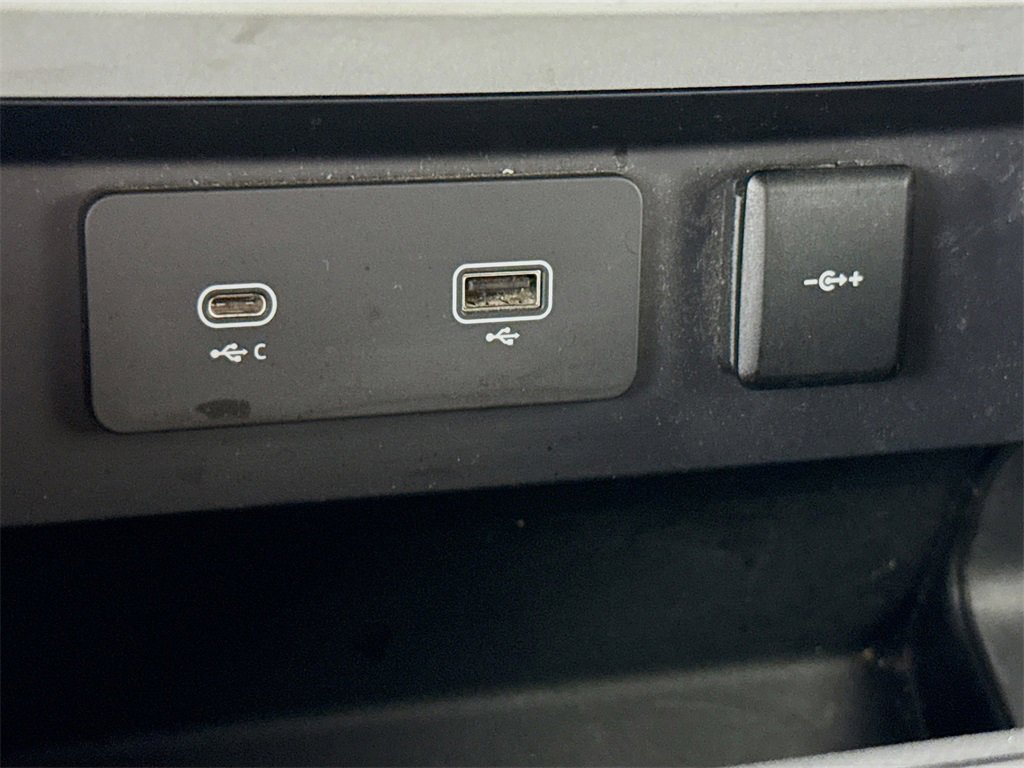 Used 2022 Land Rover Defender 90 X-Dynamic S image 22