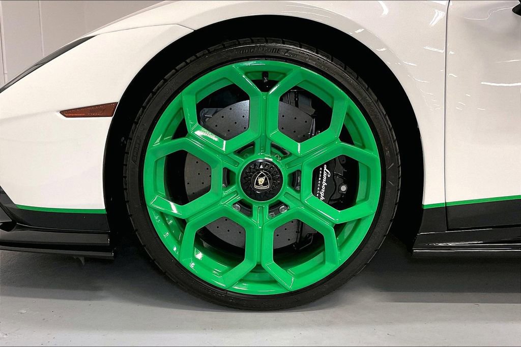 Used 2023 Lamborghini Huracan Tecnica image 17