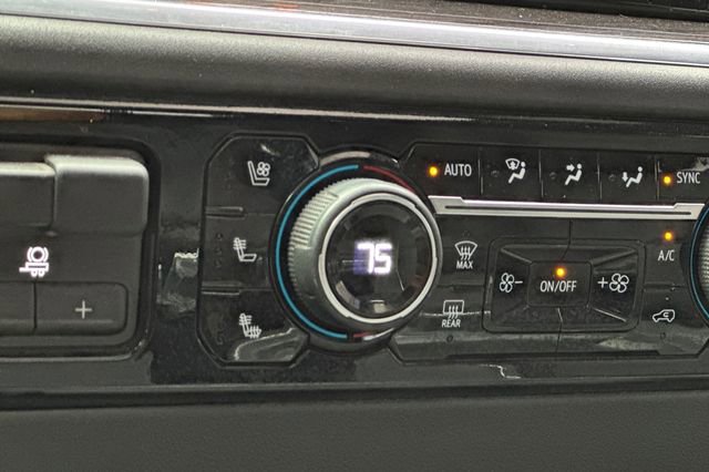 Used 2024 Chevrolet Silverado 2500 LTZ w/ LTZ Convenience Package image 29