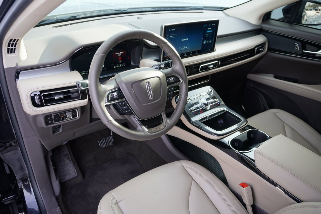Used 2023 Lincoln Nautilus AWD w/ Premium Package image 11