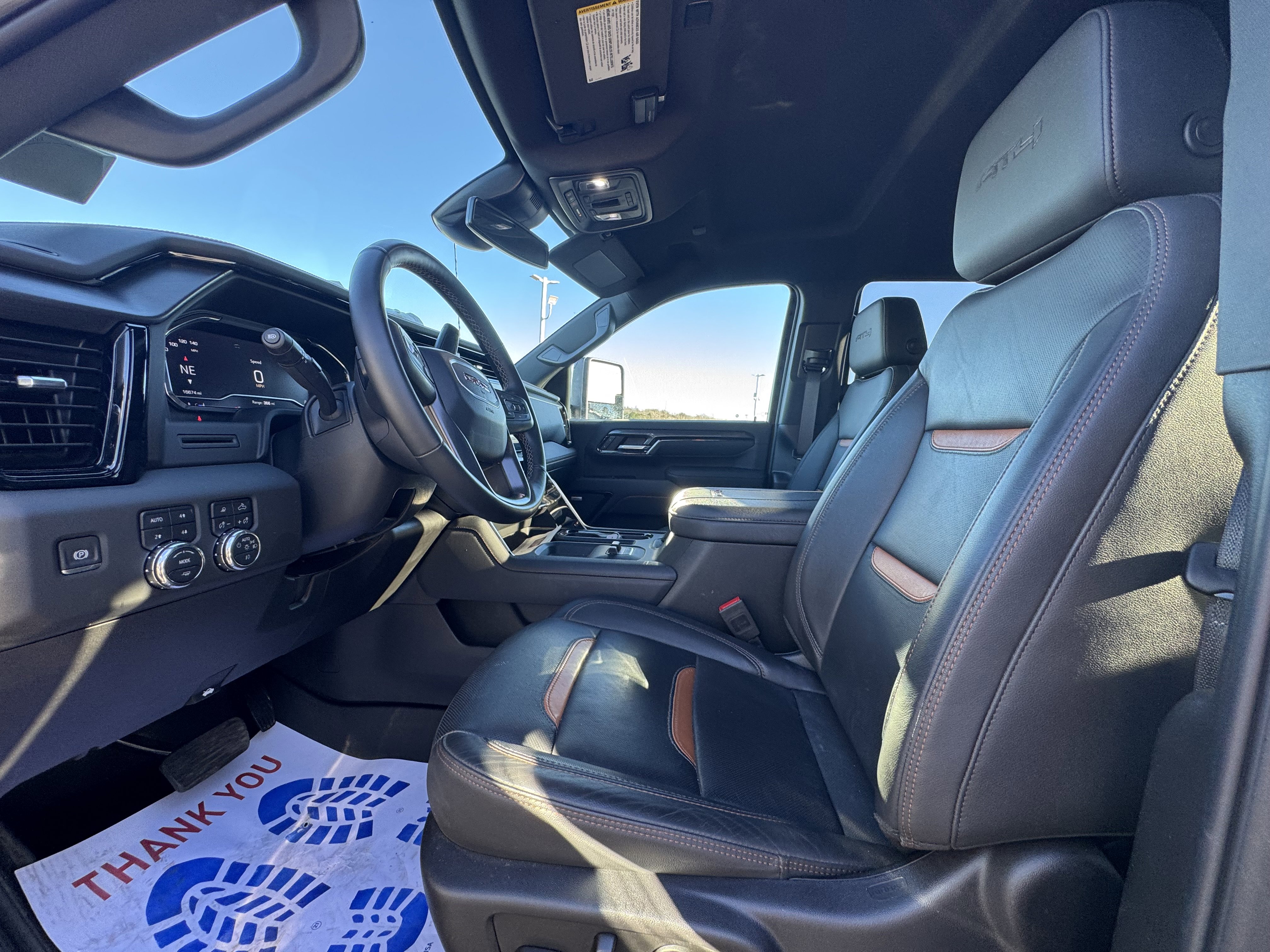 Used 2025 GMC Sierra 2500 AT4 image 10