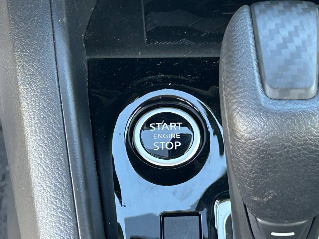 Used 2025 Nissan Versa SV w/ Trunk Package image 18