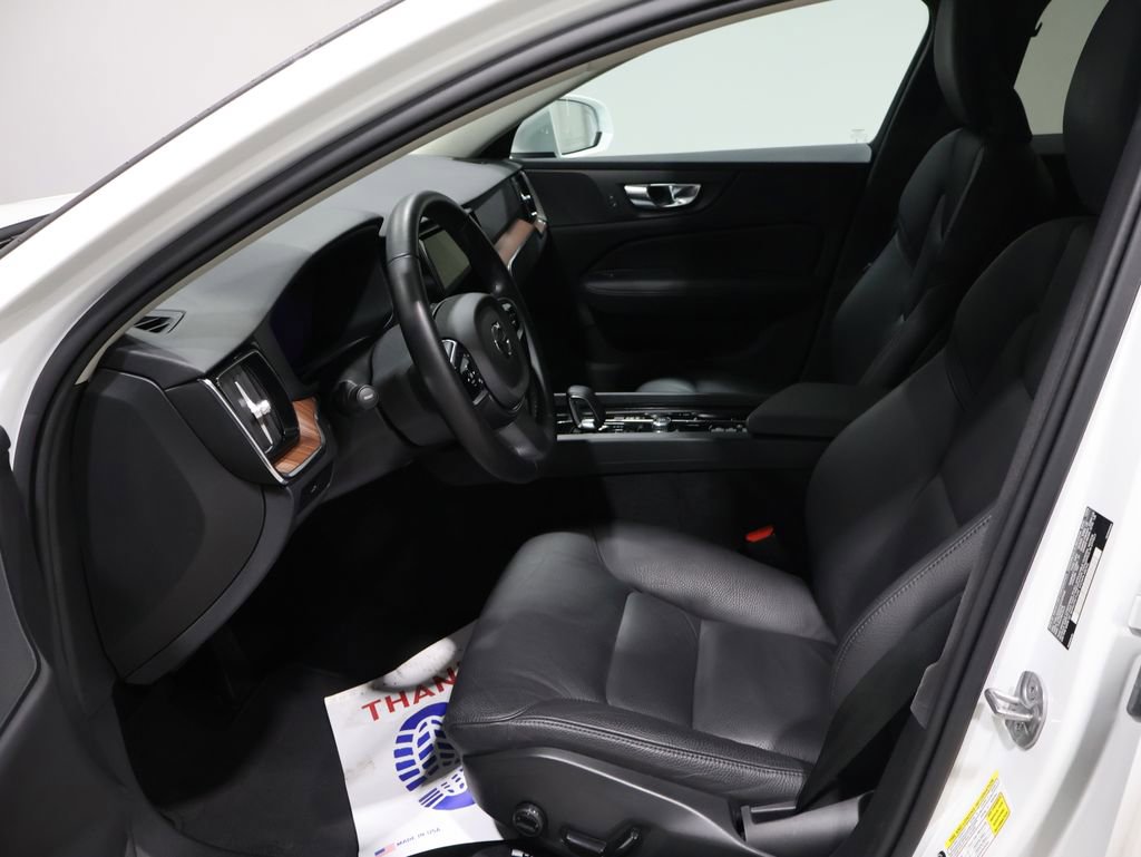 Used 2025 Volvo V60 B5 Cross Country Plus image 10