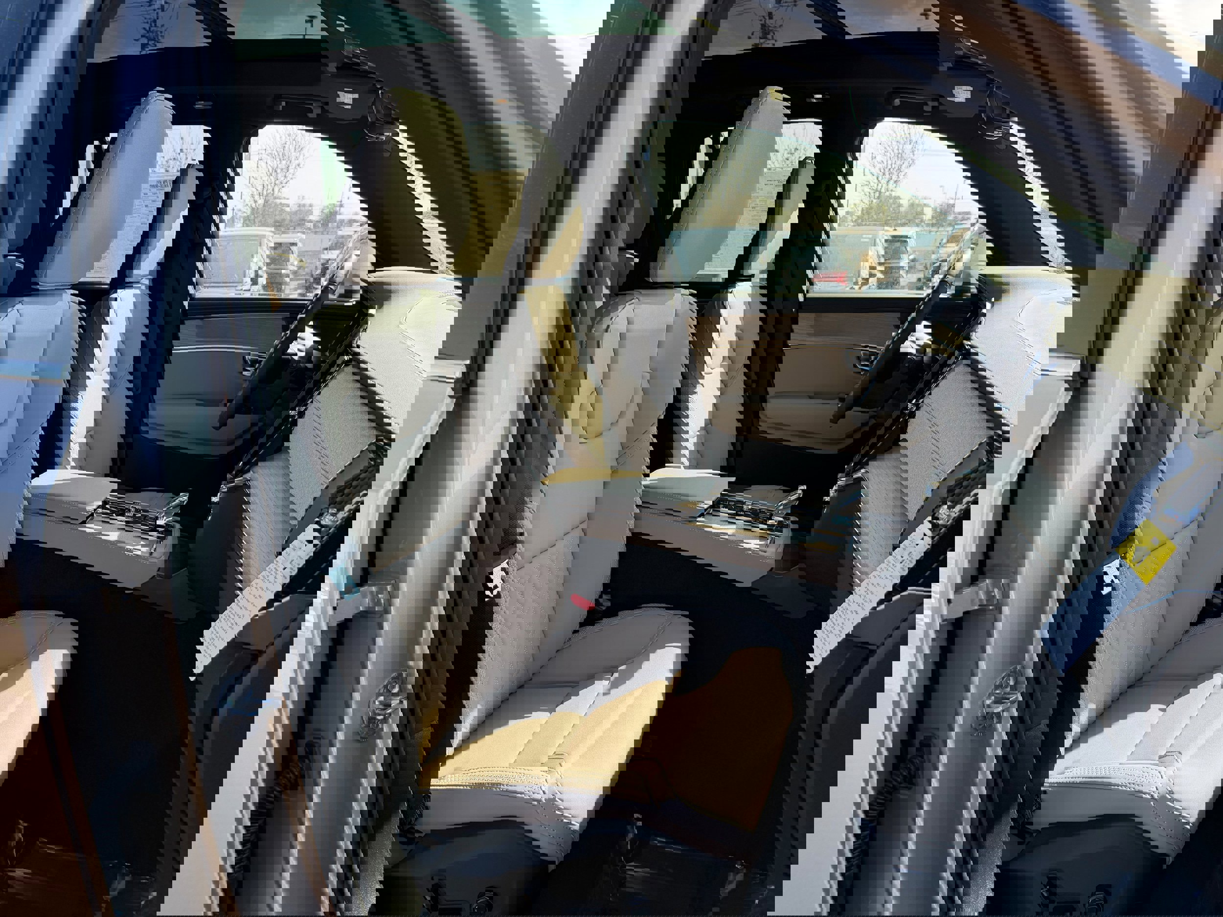 New 2026 Volvo XC90 T8 Plus w/ Protection Package Premier image 8