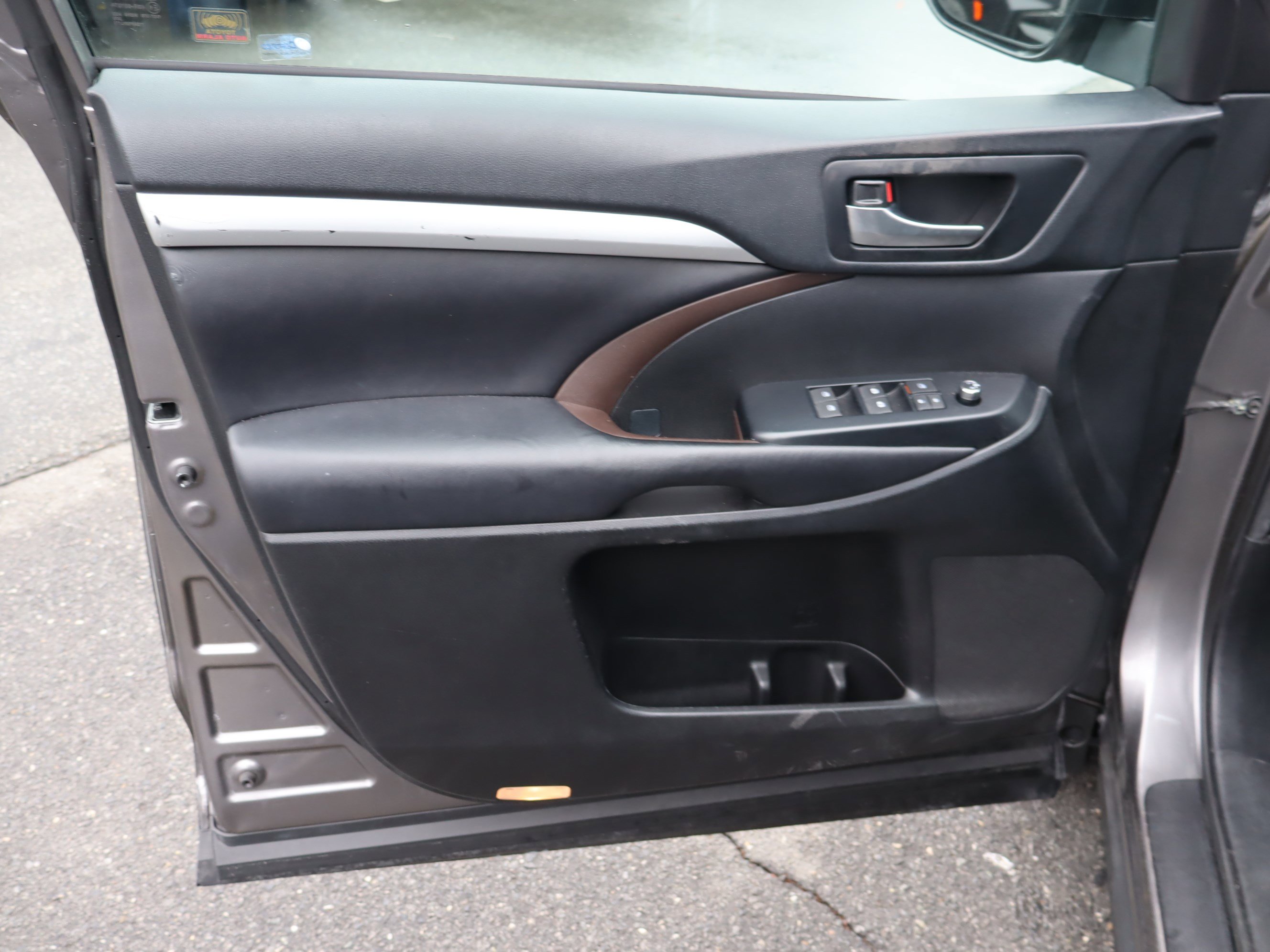 Used 2019 Toyota Highlander XLE image 15