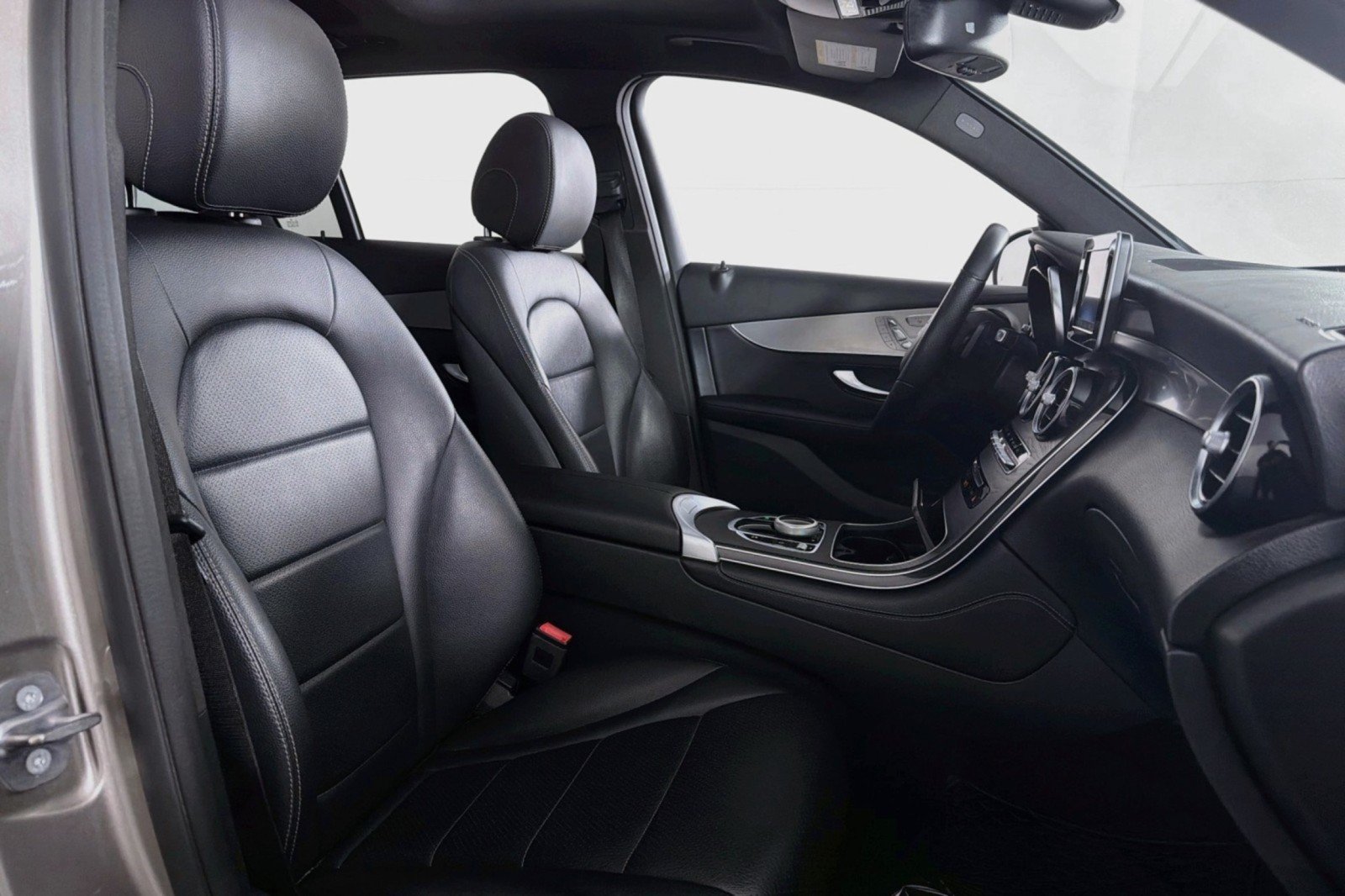 Used 2019 Mercedes-Benz GLC 300 image 6